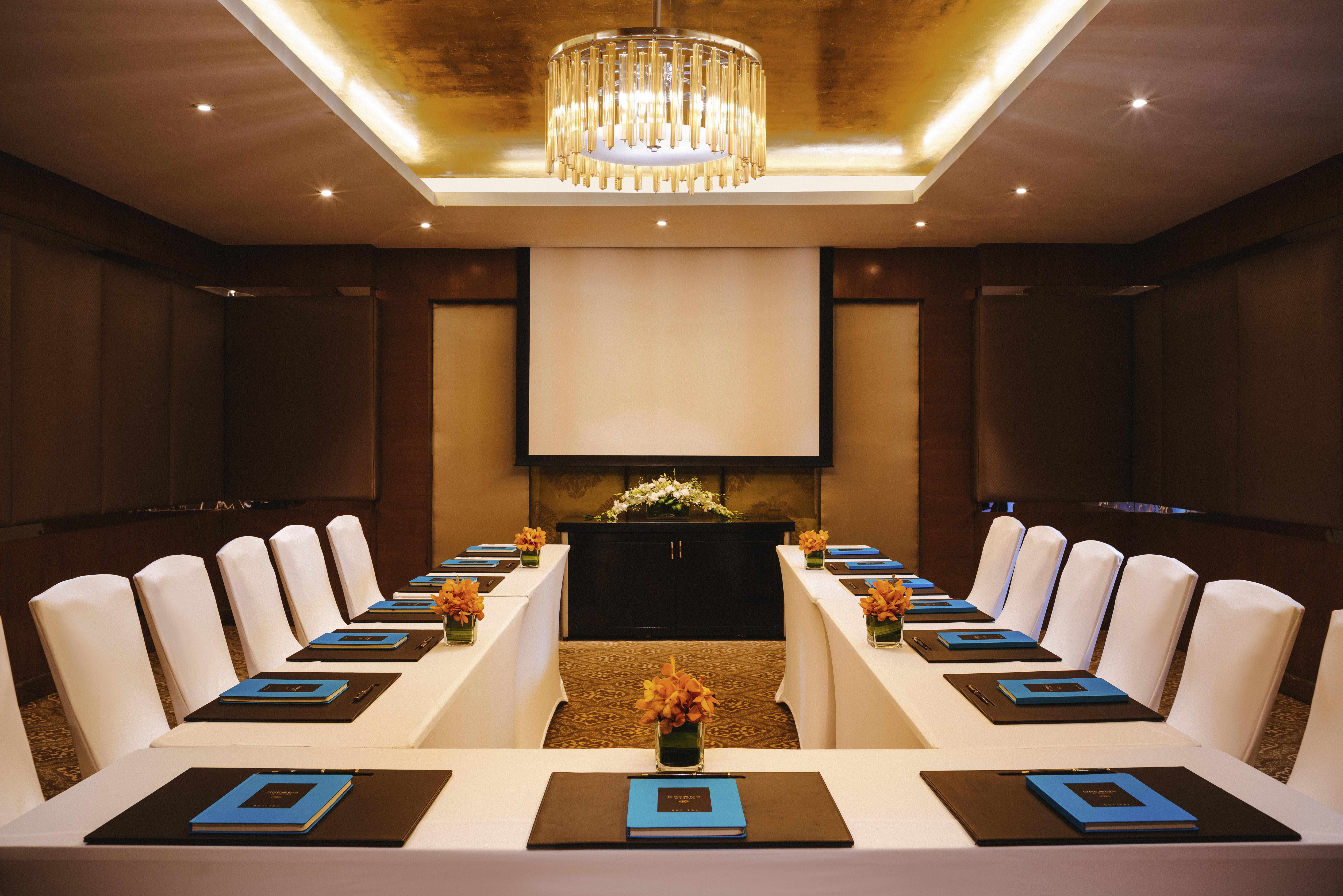 Sofitel Mumbai Bkc Hotel Ngoại thất bức ảnh Meeting room at the hotel