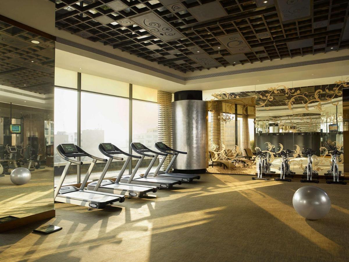 Sofitel Mumbai Bkc Hotel Ngoại thất bức ảnh The gym at the Mandarin Oriental, Hong Kong