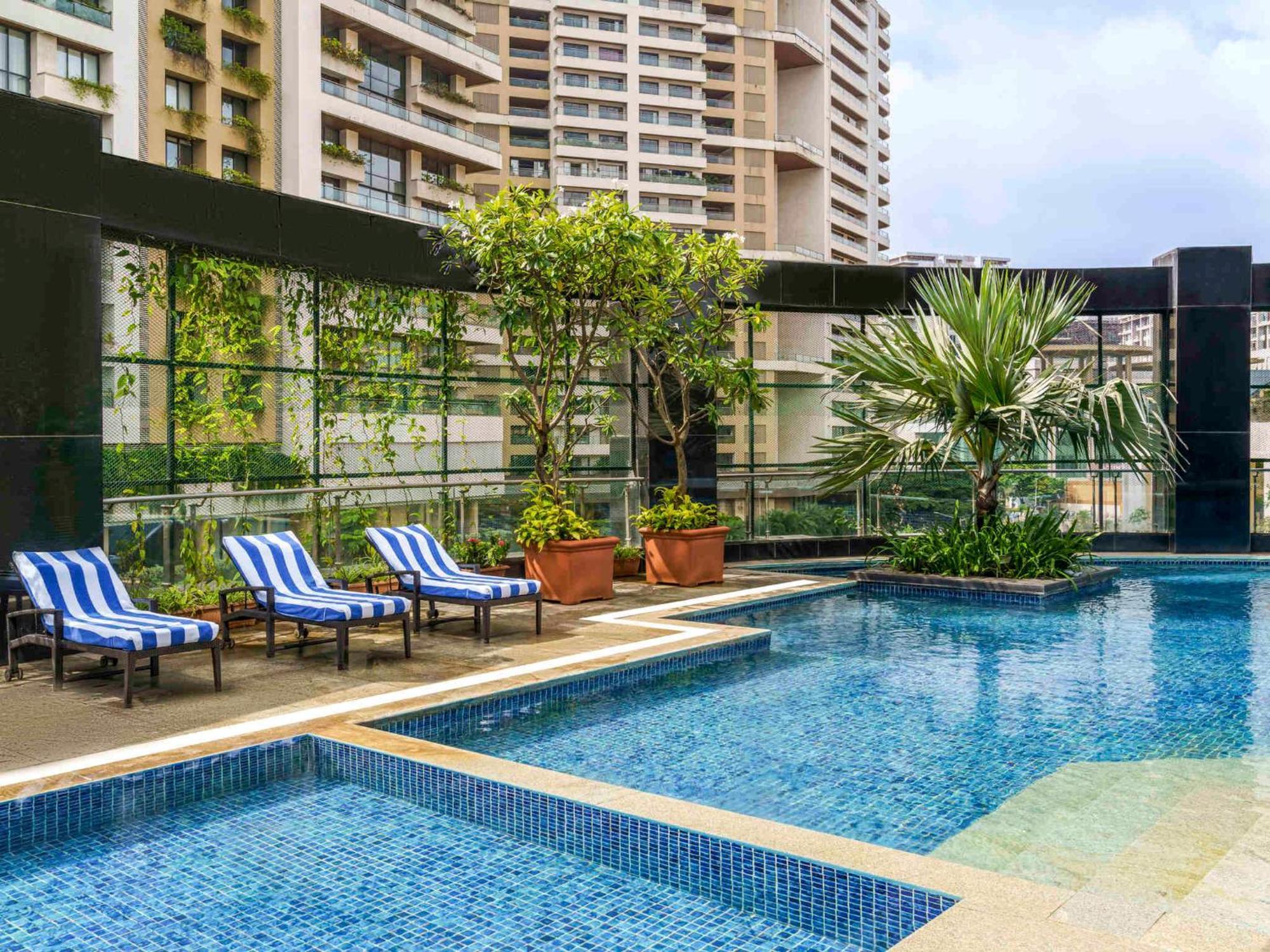 Sofitel Mumbai Bkc Hotel Ngoại thất bức ảnh The swimming pool at the hotel