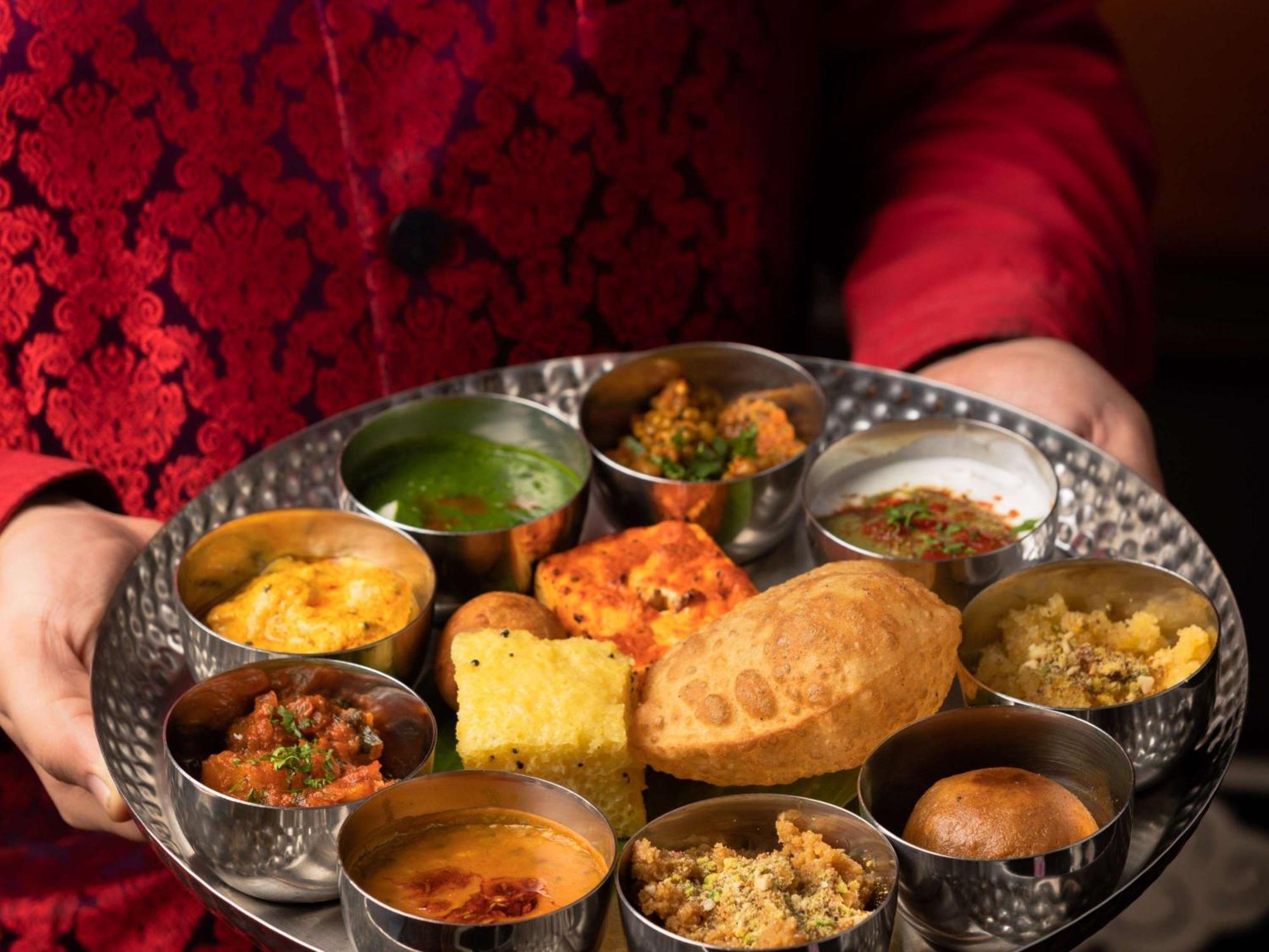 Sofitel Mumbai Bkc Hotel Ngoại thất bức ảnh A Gujarati thali