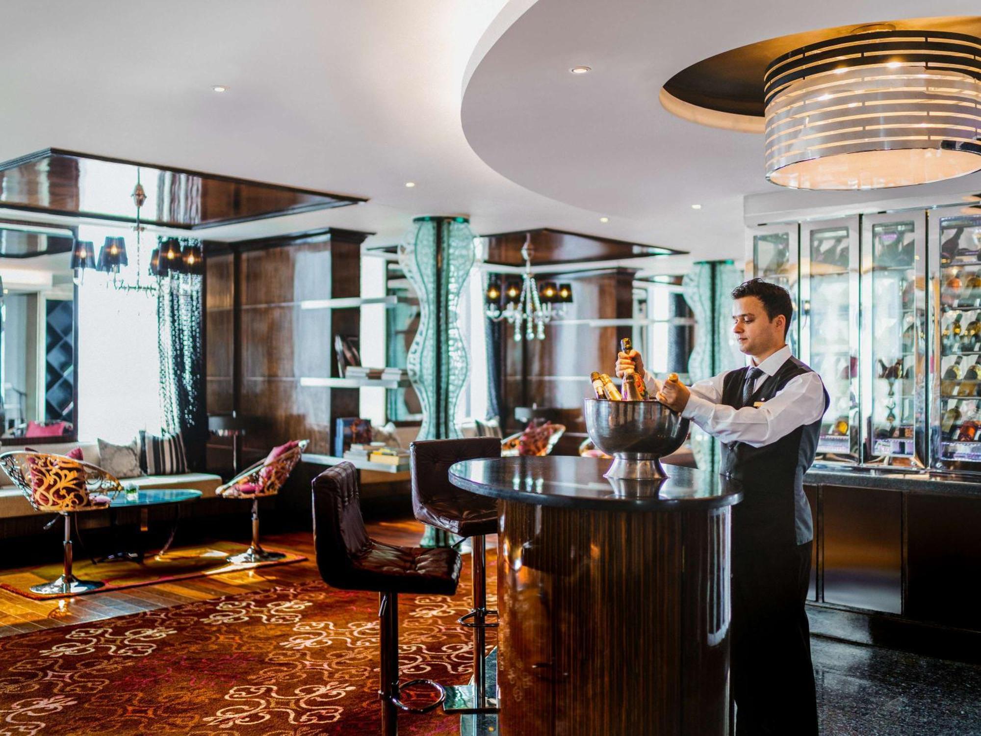 Sofitel Mumbai Bkc Hotel Ngoại thất bức ảnh The Bar