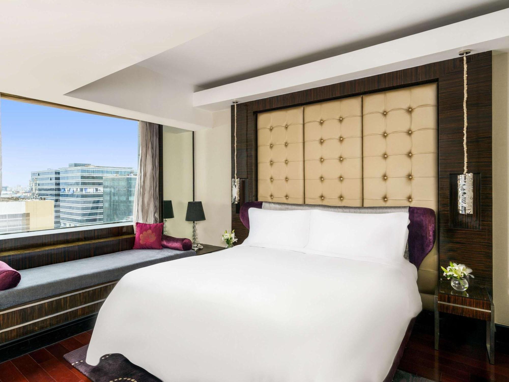 Sofitel Mumbai Bkc Hotel Ngoại thất bức ảnh A bedroom at the hotel